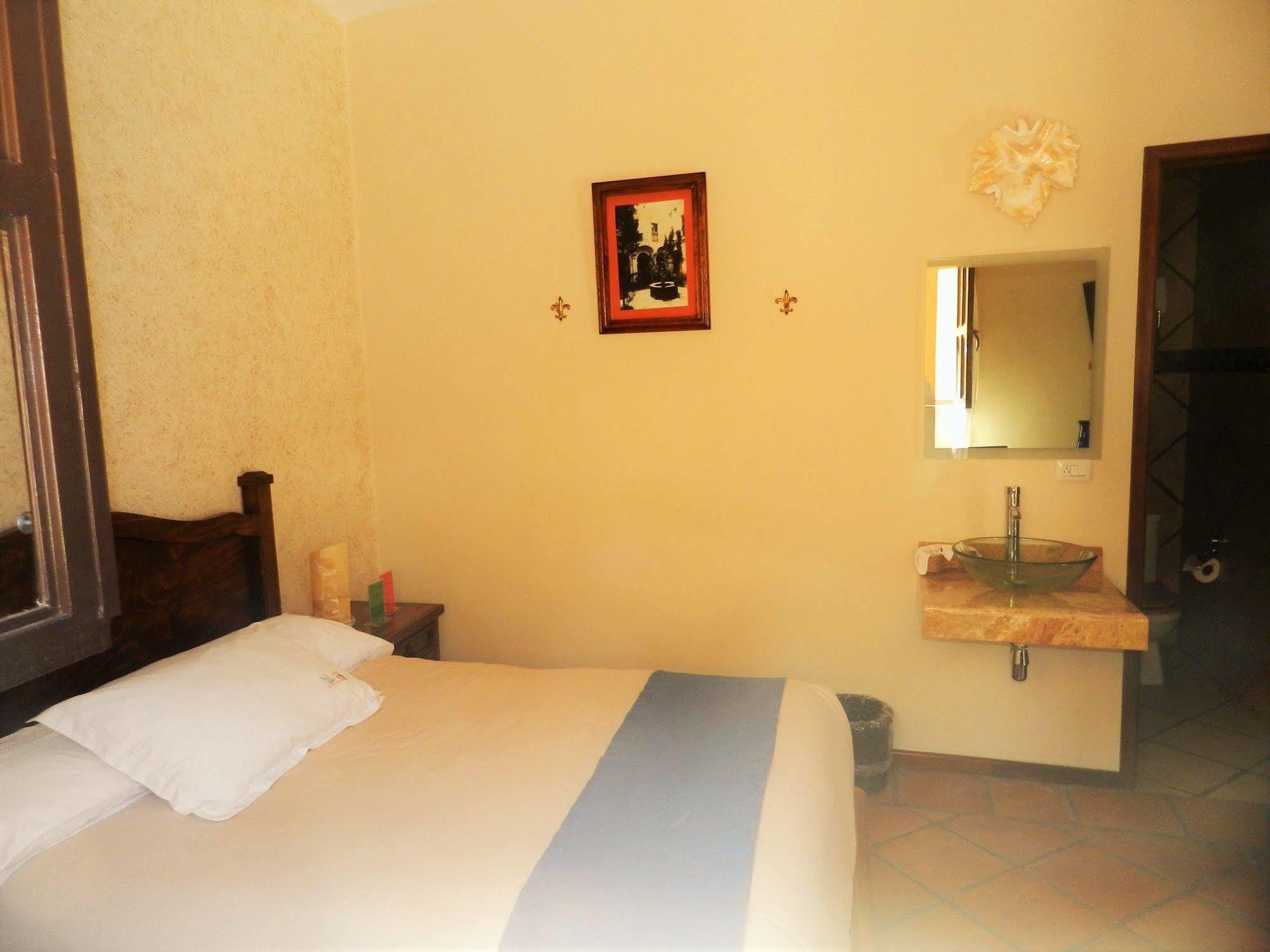 Collection O Al Otro Lado Del Rio, Puebla Hotel Exterior photo A room at the hotel