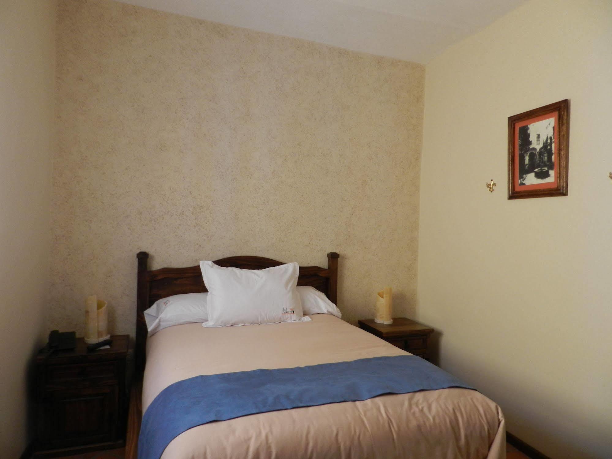 Collection O Al Otro Lado Del Rio, Puebla Hotel Exterior photo A bedroom at the hotel