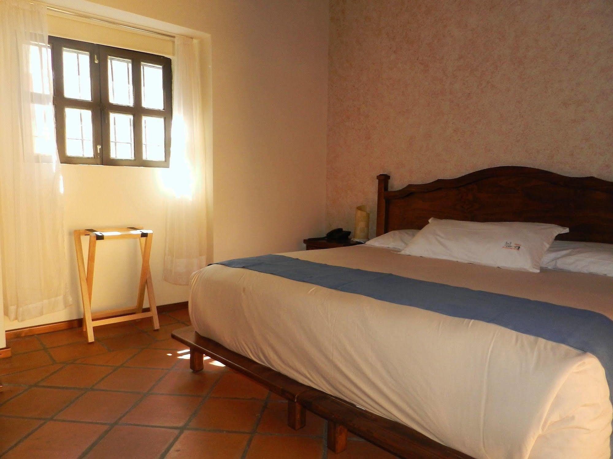 Collection O Al Otro Lado Del Rio, Puebla Hotel Exterior photo A room at Hotel San Cristóbal